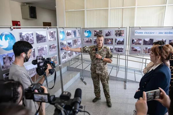 Открытие фотовыставки в ЮОГУ - Sputnik Южная Осетия
