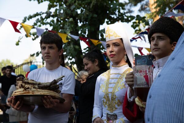 Осетинское подворье в поселке Знаур в честь признания независимости Республики Южная Осетия Российской Федерацией - Sputnik Южная Осетия