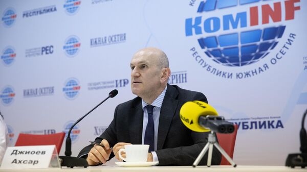 Ахсар Джиоев на пресс-конференции - Sputnik Южная Осетия