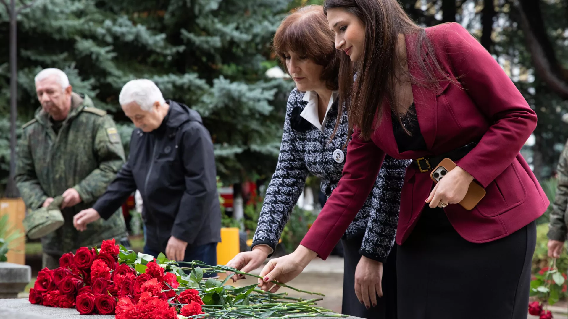 В Цхинвале возложили цветы к памятнику Коста Хетагурову