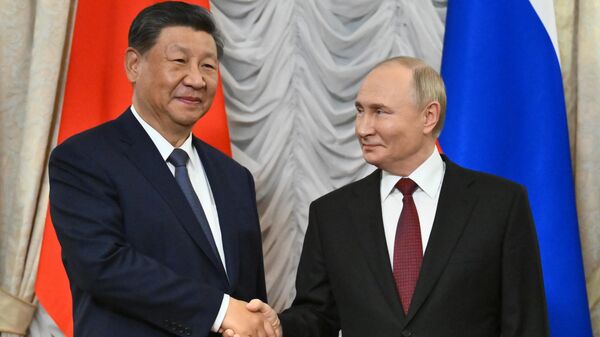 XVI саммит БРИКС. Встреча президента РФ Владимира Путина и председателя КНР Си Цзиньпина - Sputnik Южная Осетия