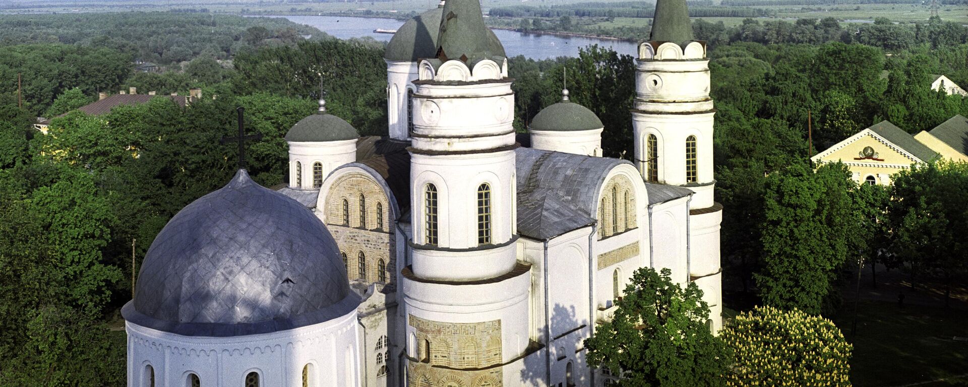 Спасо-Преображенский (заложен около 1033-34 годов) и Борисоглебский (построен в 1120—1123 годах) соборы города Чернигова. - Sputnik Южная Осетия, 1920, 04.11.2024