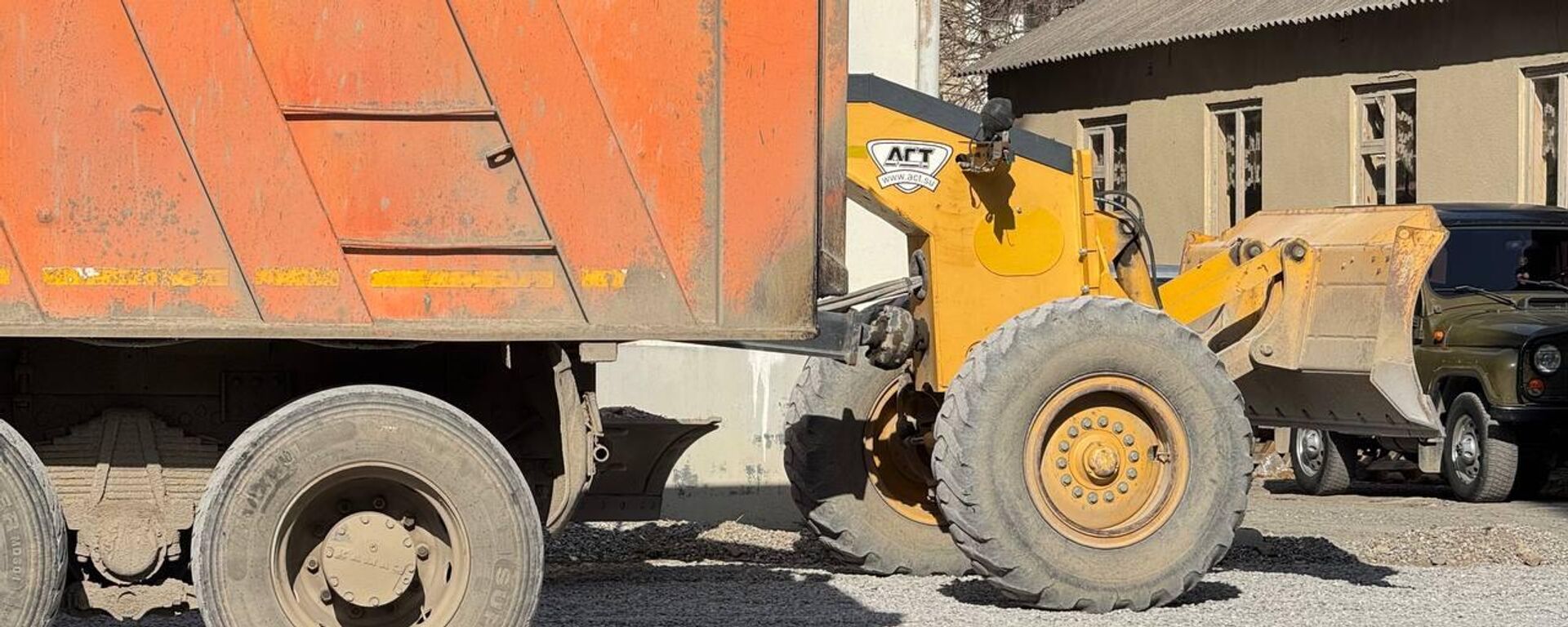 Реконструкция придомовых территорий в Цхинвале - Sputnik Южная Осетия, 1920, 27.04.2026