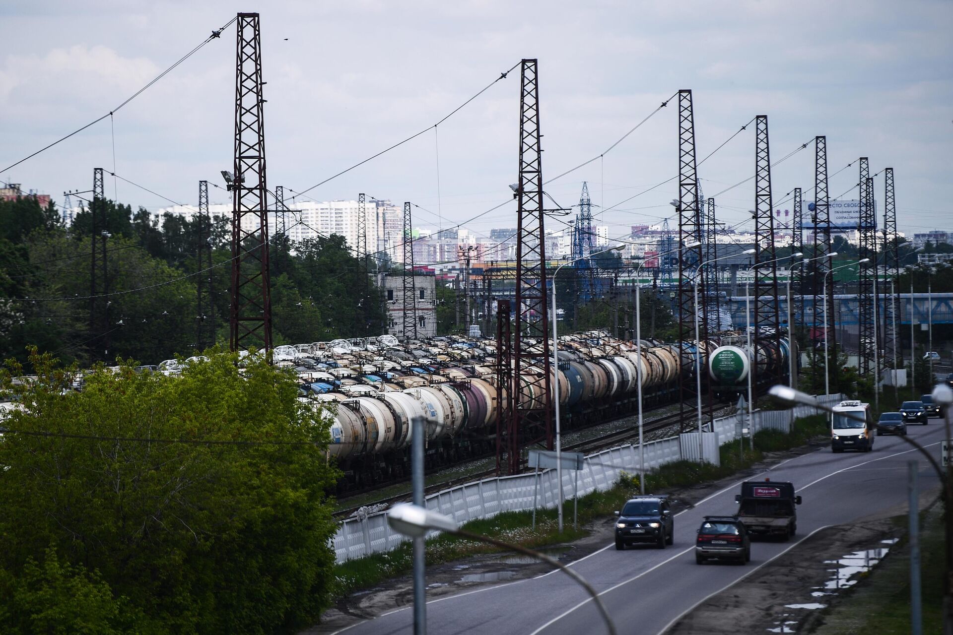 Железнодорожные вагоны-цистерны для перевозки нефти. Архивное фото Железнодорожные вагоны-цистерны для перевозки нефти. Архивное фото - Sputnik Южная Осетия, 1920, 21.10.2025
