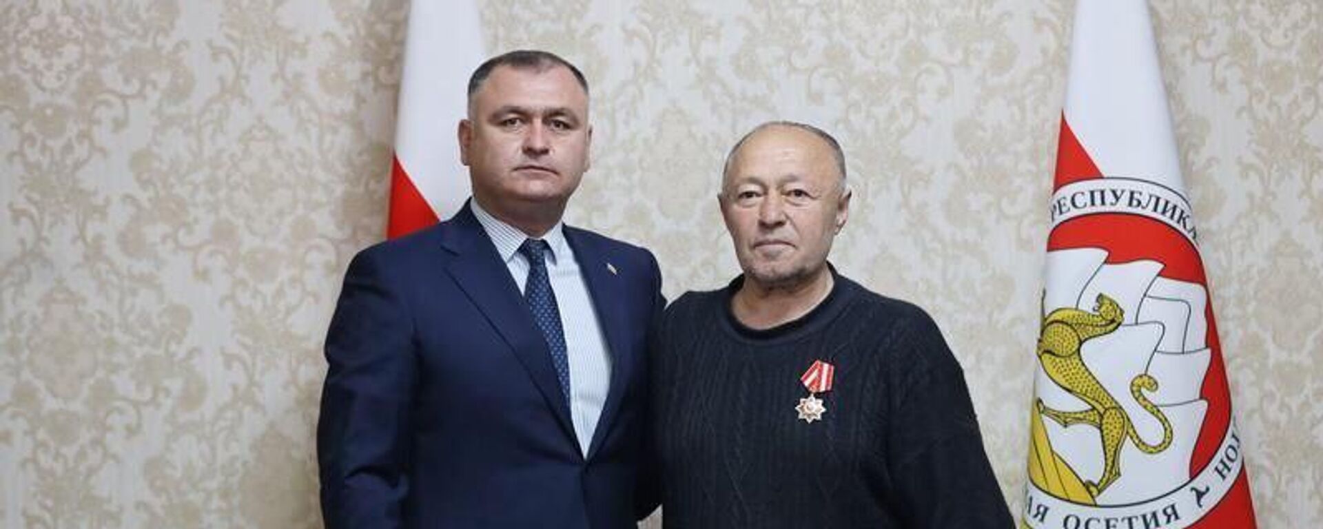 Алан Гаглоев наградил Орденом Уацамонга Владимира Дзуццати  - Sputnik Южная Осетия, 1920, 22.11.2024