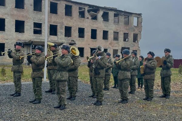 В Цхинвале почтили память Дениса Ветчинова и российских миротворцев, погибших в 2008 году - Sputnik Южная Осетия