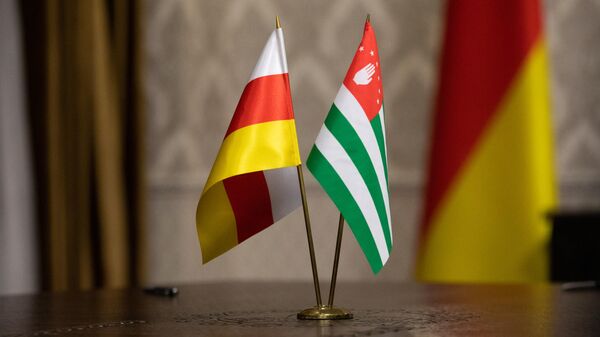 Флаги Южной Осетии и Абхазии - Sputnik Южная Осетия