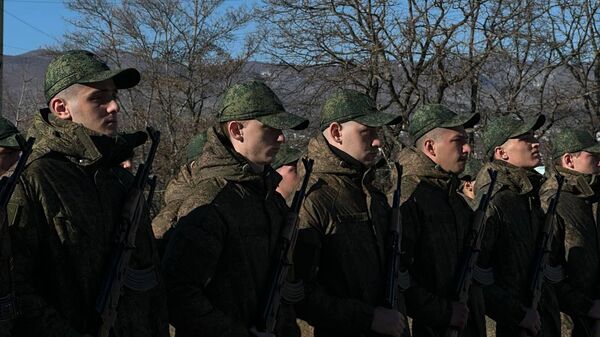 Торжественная церемония приведения к военной присяге новобранцев осеннего призыва. - Sputnik Хуссар Ирыстон