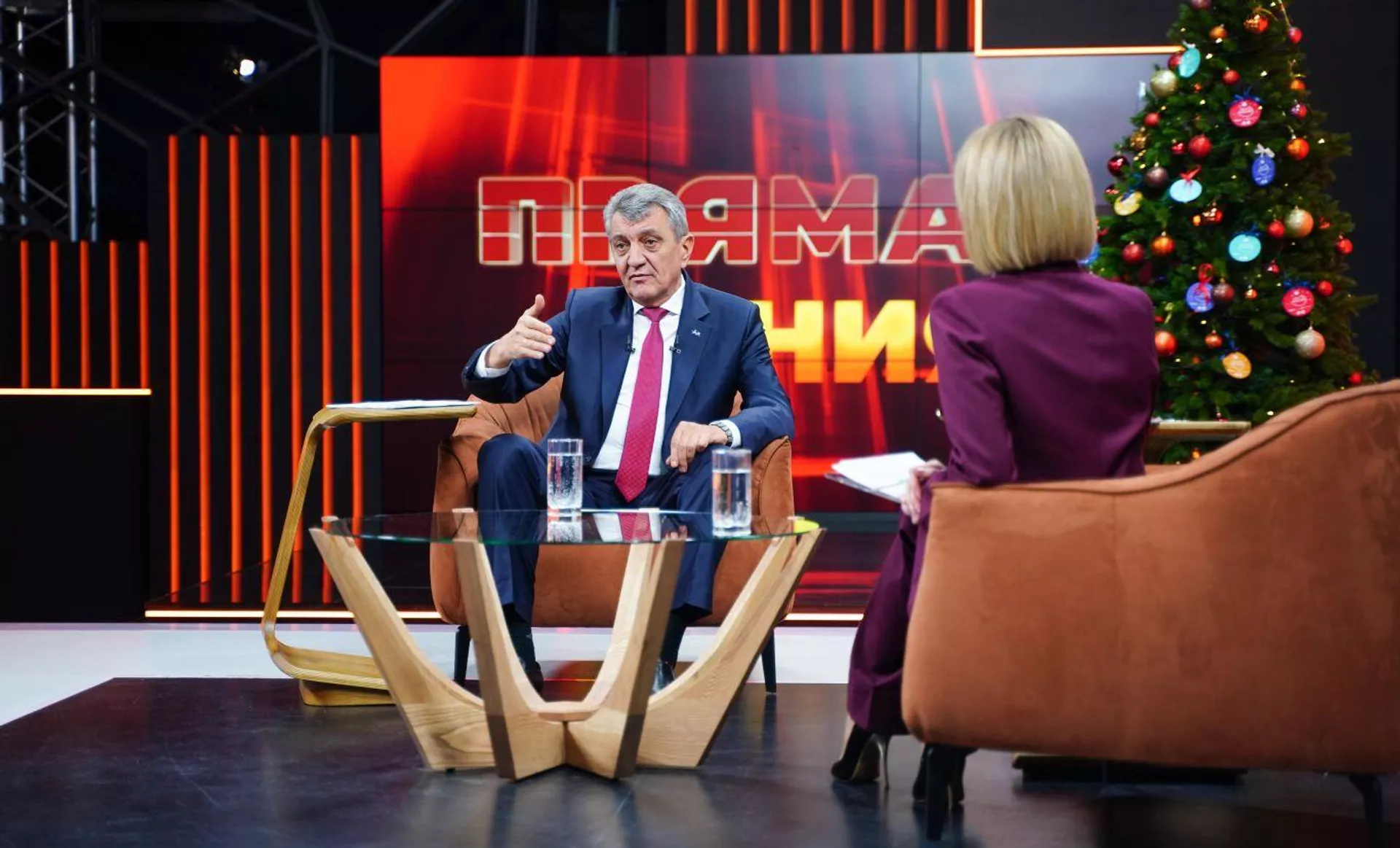 Сергей Меняйло ответил на вопросы жителей республики в формате Прямой линии Сергей Меняйло ответил на вопросы жителей республики в формате Прямой линии