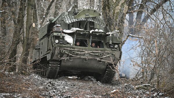 Боевое дежурство зенитного ракетного комплекса (ЗРК) Тор-М1 на Красноармейском направлении СВО - Sputnik Южная Осетия