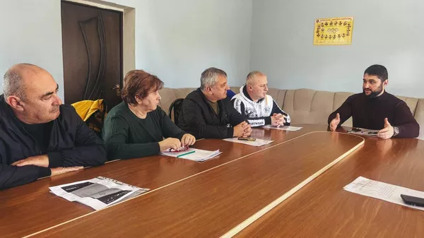 Председатель Комитета по молодежной политике и спорту Сослан Гассиев провел рабочее совещание с руководителями спортивных школ. - Sputnik Южная Осетия