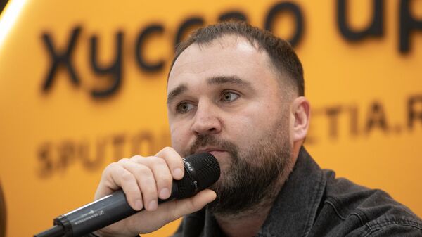 Пресс-конференция с актерами госдрамтеатра. Казбек Джелиев - Sputnik Южная Осетия