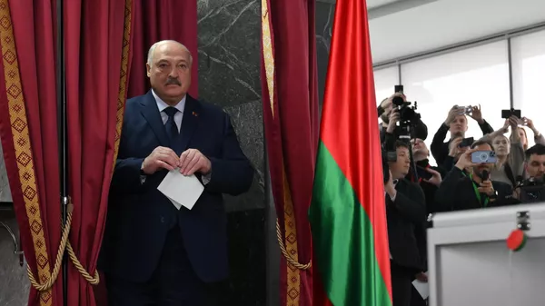 Голосование Александра Лукашенко на выборах президента Белоруссии - Sputnik Южная Осетия