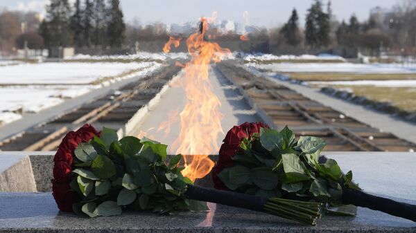 Церемония возложения цветов к монументу Мать-Родина на Пискаревском кладбище - Sputnik Южная Осетия