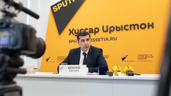 Сослан Бекоев на пресс-конференции - Sputnik Южная Осетия