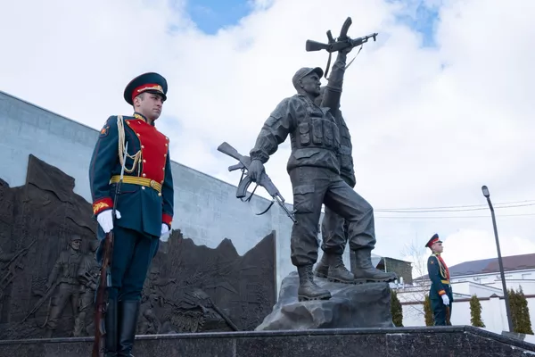 В Южной Осетии почтили память защитников Отечества В Южной Осетии почтили память защитников Отечества - Sputnik Южная Осетия