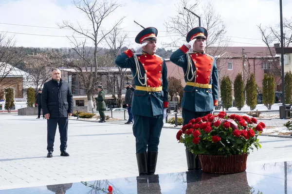 В Южной Осетии почтили память защитников Отечества В Южной Осетии почтили память защитников Отечества - Sputnik Южная Осетия