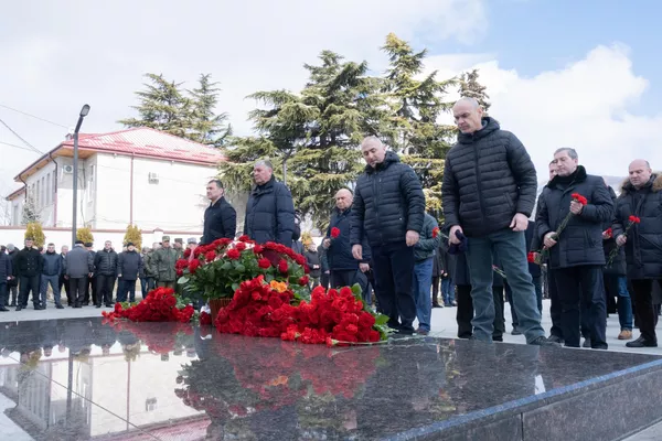 В Южной Осетии почтили память защитников Отечества В Южной Осетии почтили память защитников Отечества - Sputnik Южная Осетия