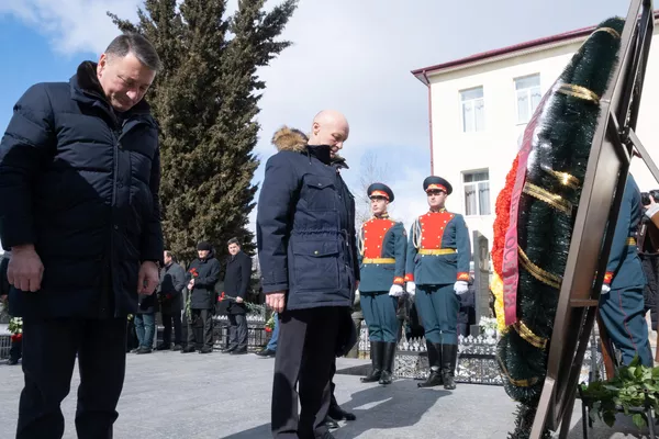 В Южной Осетии почтили память защитников Отечества В Южной Осетии почтили память защитников Отечества - Sputnik Южная Осетия