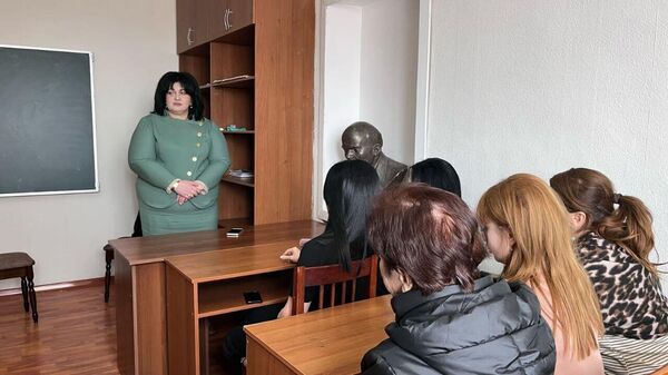 РХИ культурӕйы министр снысан кодта Цоциты Бэллайы аивадон ахуыргӕнӕндоны директоры х.ӕ. - Sputnik Хуссар Ирыстон