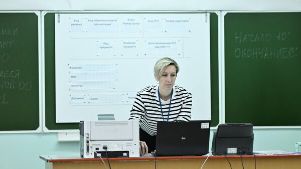 Преподаватель на ЕГЭ. Архивное фото  - Sputnik Южная Осетия