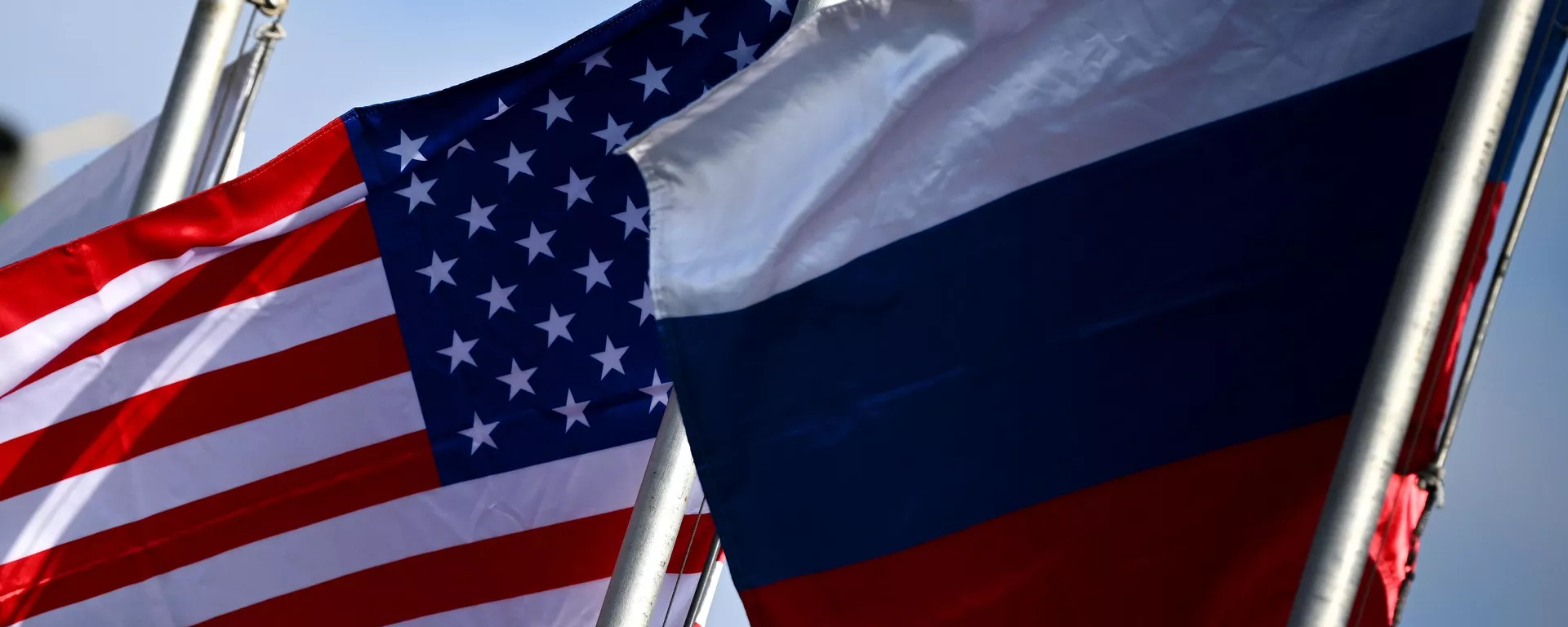 Флаги России и США - Sputnik Южная Осетия, 1920, 11.04.2025