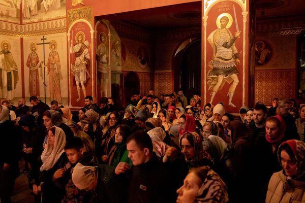 Пасхальная служба в храме Пресвятой Троицы Пасхальная служба в храме Пресвятой Троицы - Sputnik Южная Осетия