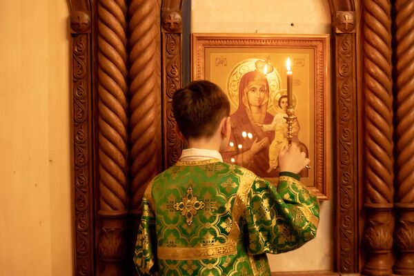 Пасхальная служба в храме Пресвятой Троицы Пасхальная служба в храме Пресвятой Троицы - Sputnik Южная Осетия