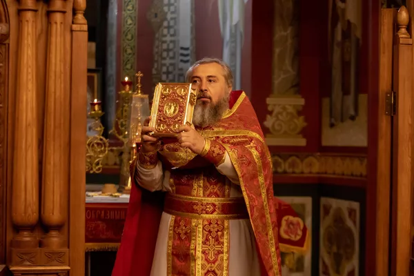 Пасхальная служба в храме Пресвятой Троицы Пасхальная служба в храме Пресвятой Троицы - Sputnik Южная Осетия