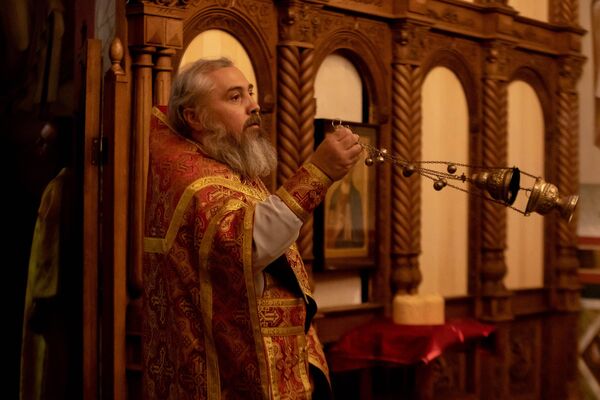 Пасхальная служба в храме Пресвятой Троицы Пасхальная служба в храме Пресвятой Троицы - Sputnik Южная Осетия