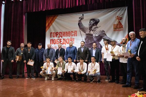 Церемония награждения победителей районного чемпионата в п. Знаур Южной Осетии, приуроченного к 80-летию Победы в Великой Отечественной войне - Sputnik Южная Осетия