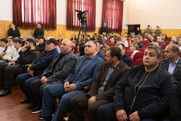 Церемония награждения победителей районного чемпионата в п. Знаур Южной Осетии, приуроченного к 80-летию Победы в Великой Отечественной войне - Sputnik Южная Осетия