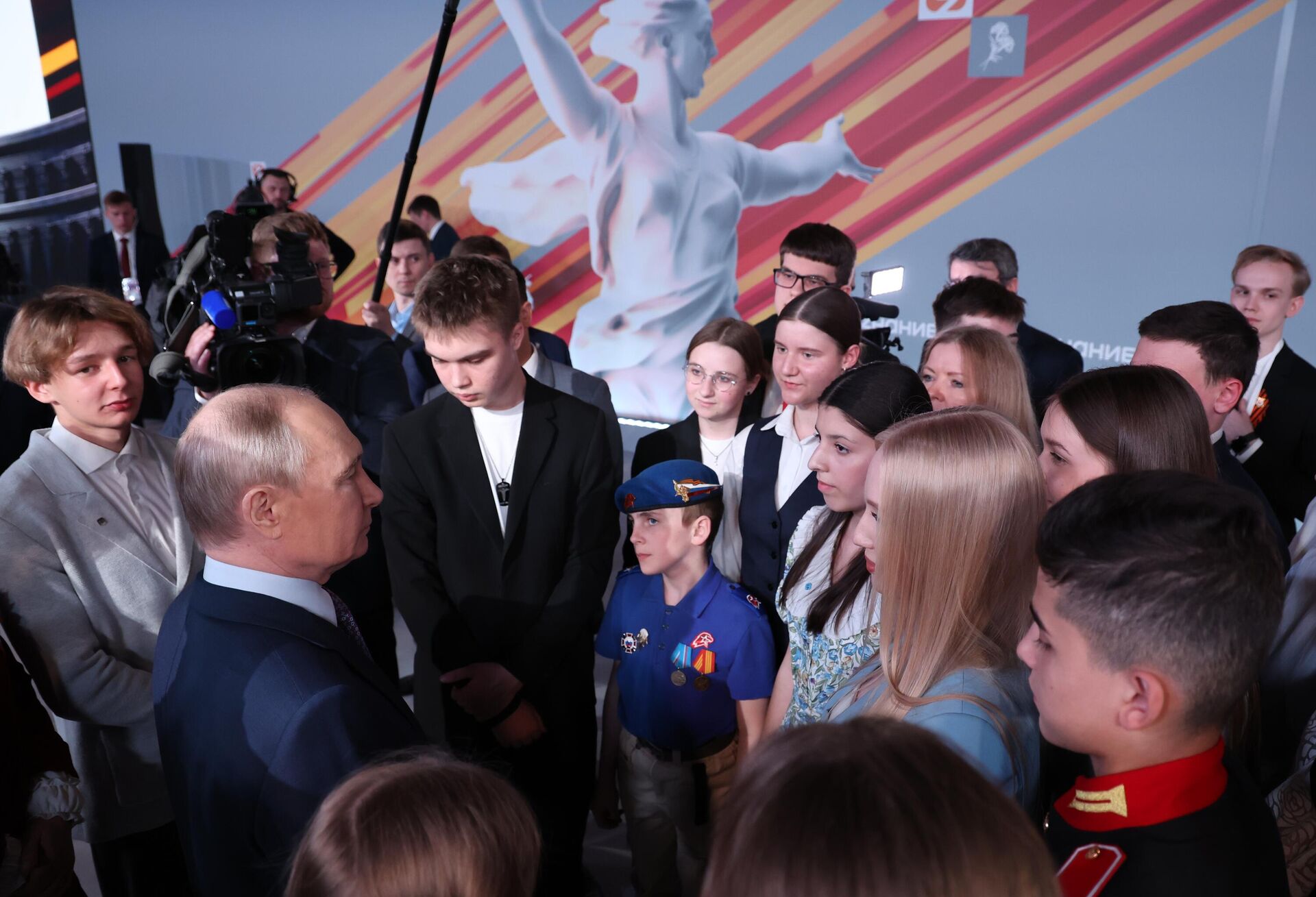Президент Владимир Путин встретился с участниками марафона Знание.Первые - Sputnik Южная Осетия, 1920, 30.04.2025