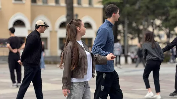 На Театральной площади Цхинвала прошла генеральная репетиция флешмоба Вальс Победы - Sputnik Южная Осетия