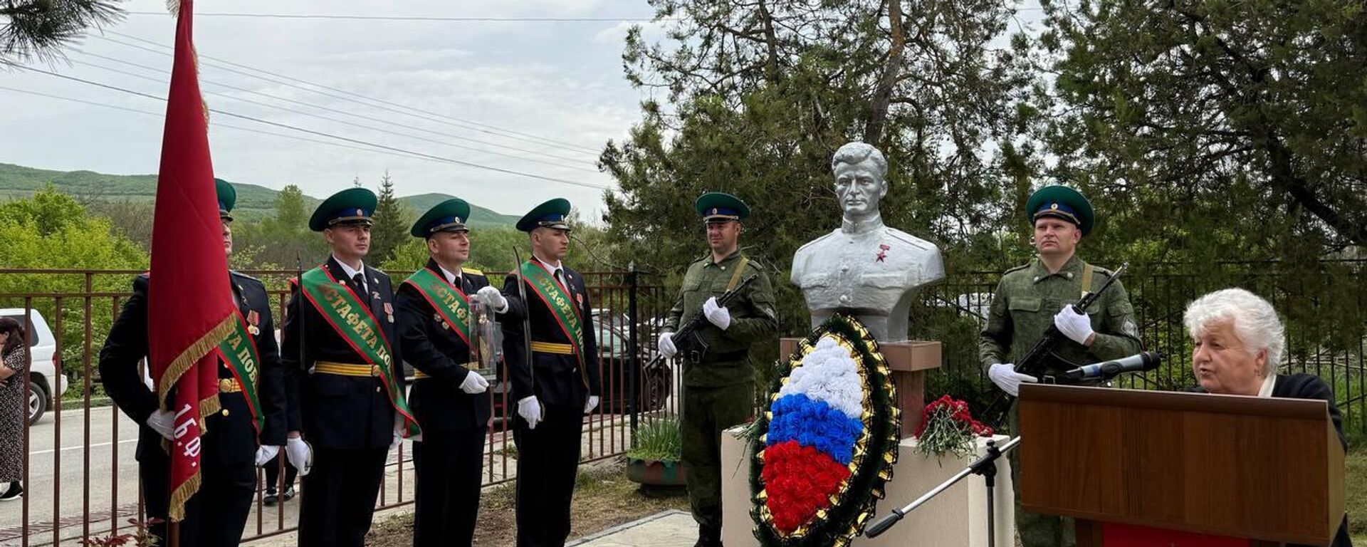 Митинг у памятника Герою Советского Союза Ивану Цховребову в поселке Знаур в рамках акции Эстафета Победы - Sputnik Южная Осетия, 1920, 01.05.2025