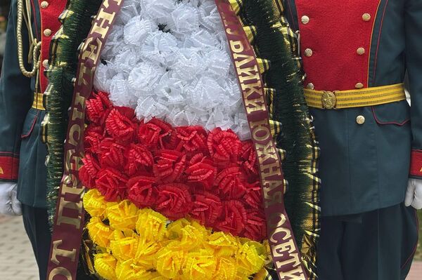 Акция Эстафета Победы у Вечного огня на Аллее славы в Цхинвале Акция Эстафета Победы у Вечного огня на Аллее славы в Цхинвале - Sputnik Южная Осетия