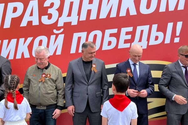 В Цхинвале масштабно отметили 80-летие Победы флешмобом Вальс Победы В Цхинвале масштабно отметили 80-летие Победы флешмобом Вальс Победы - Sputnik Южная Осетия