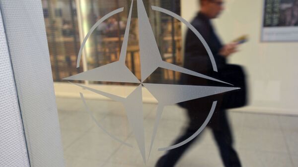 Эмблема организации в штаб-квартире НАТО в Брюсселе - Sputnik Южная Осетия