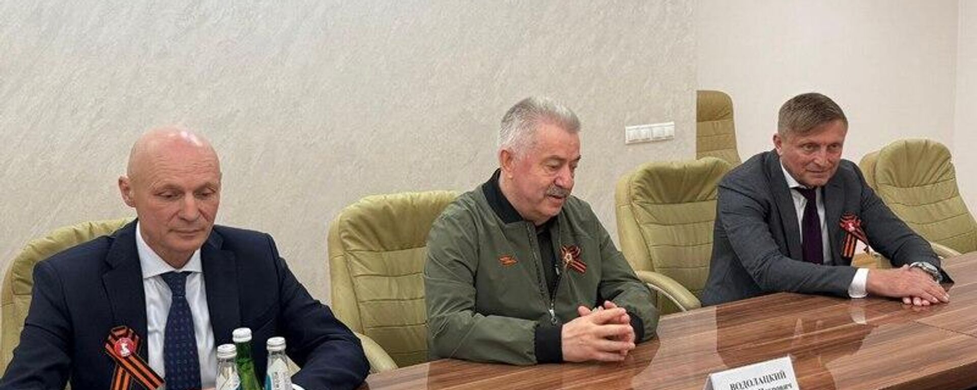 Алан Гаглоев встретился с депутатом Государственной Думы Российской Федерации, Председателем правления центра Воин Виктором Водолацким и директором Всероссийского детского центра Орленок Александром Джеусом. - Sputnik Южная Осетия, 1920, 06.05.2025
