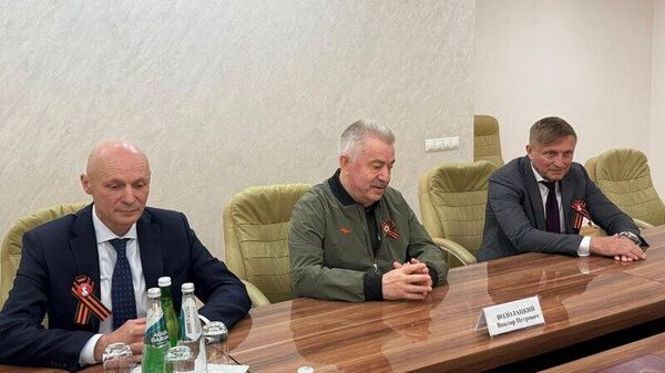 Алан Гаглоев встретился с депутатом Государственной Думы Российской Федерации, Председателем правления центра Воин Виктором Водолацким и директором Всероссийского детского центра Орленок Александром Джеусом. - Sputnik Южная Осетия