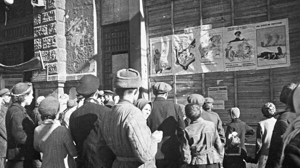 Жители освобожденного города Сталино (ныне Донецк). Архивное фото  - Sputnik Южная Осетия