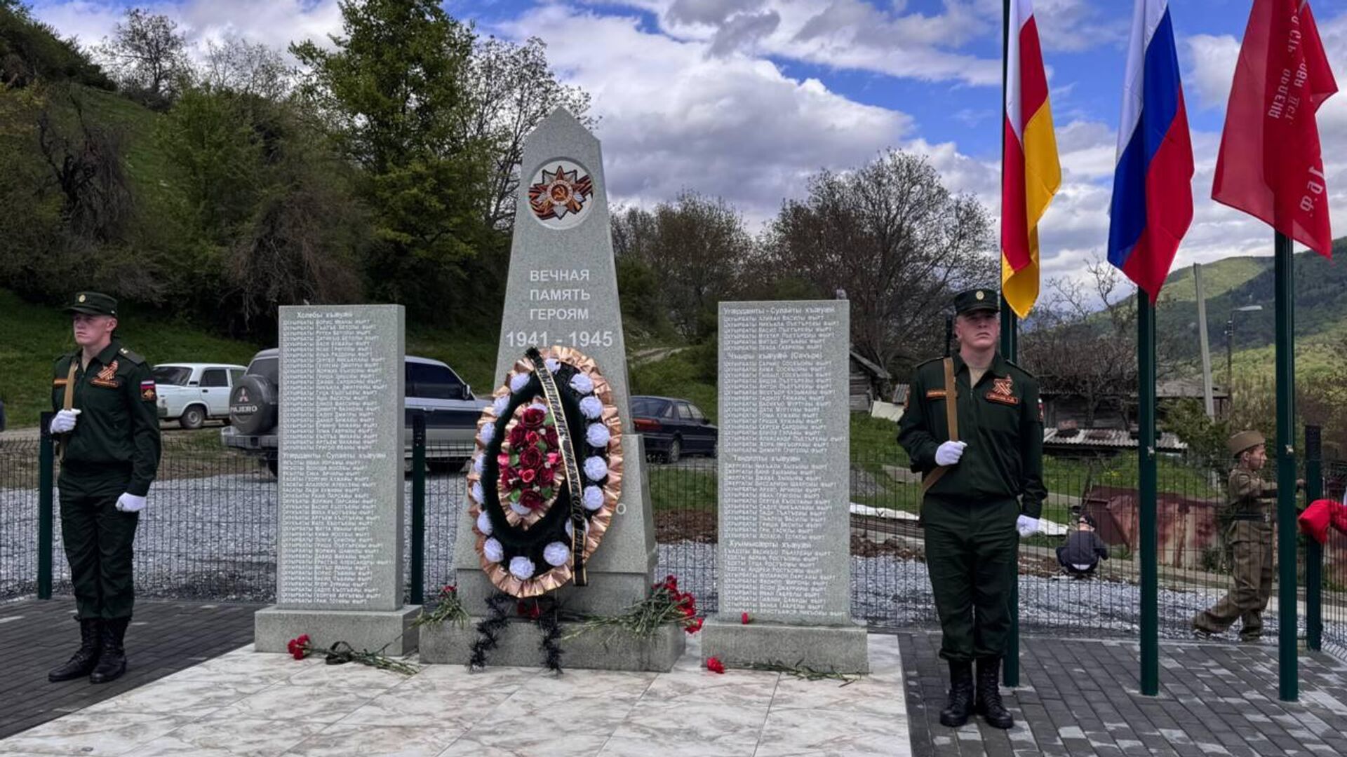 В селе Хслеб Дзауского района Южной Осетии открыли памятник сельчанам, участвовавшим в Великой Отечественной войне. В селе Хслеб Дзауского района Южной Осетии открыли памятник сельчанам, участвовавшим в Великой Отечественной войне. - Sputnik Южная Осетия, 1920, 08.05.2025