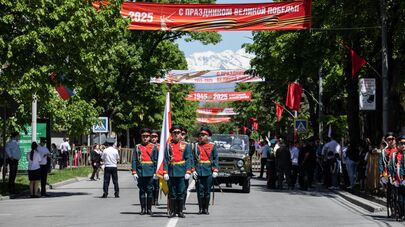 Военный парад в Цхинвале в честь 80-летия победы в Великой Отечественной войне 