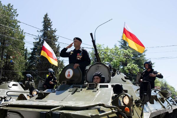 Военный парад в Цхинвале в честь 80-летия Победы в Великой Отечественной войне - Sputnik Южная Осетия