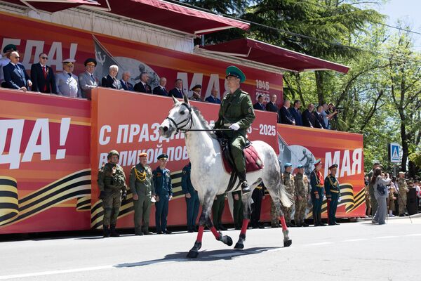Военный парад в Цхинвале в честь 80-летия Победы в Великой Отечественной войне - Sputnik Южная Осетия