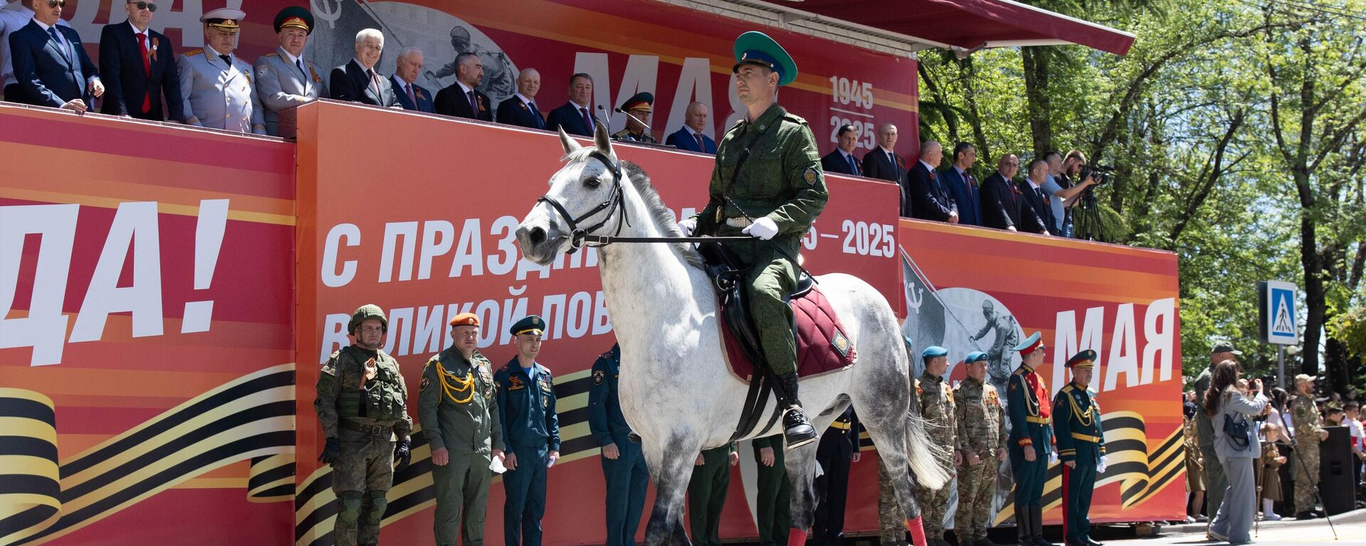 Военный парад в Цхинвале в честь 80-летия победы в Великой Отечественной войне  - Sputnik Южная Осетия, 1920, 09.05.2025