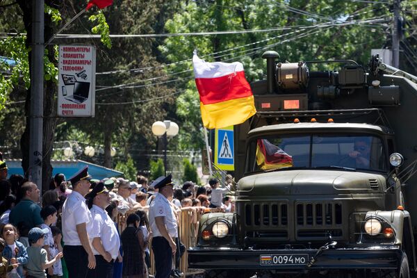 Военный парад в Цхинвале в честь 80-летия Победы в Великой Отечественной войне - Sputnik Южная Осетия