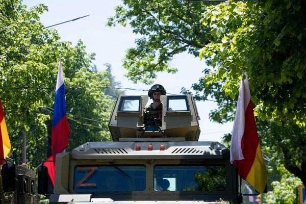 Военный парад в Цхинвале в честь 80-летия Победы в Великой Отечественной войне - Sputnik Южная Осетия