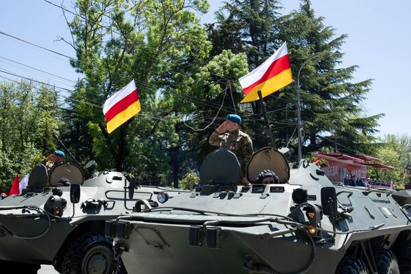 Военный парад в Цхинвале в честь 80-летия Победы в Великой Отечественной войне - Sputnik Южная Осетия