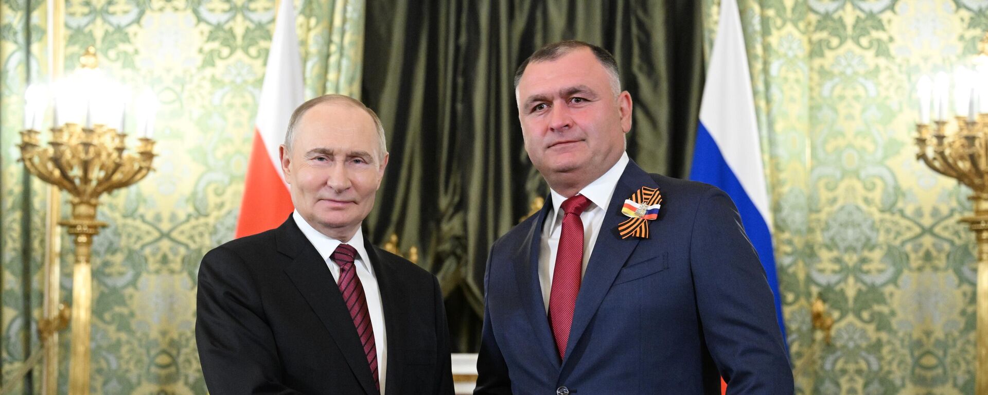Встреча президента РФ Владимира Путина и президента Южной Осетии Алана Гаглоева - Sputnik Южная Осетия, 1920, 10.05.2025